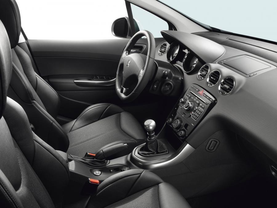  Peugeot 308 GTi 2010 года  (фото 5 из 20)